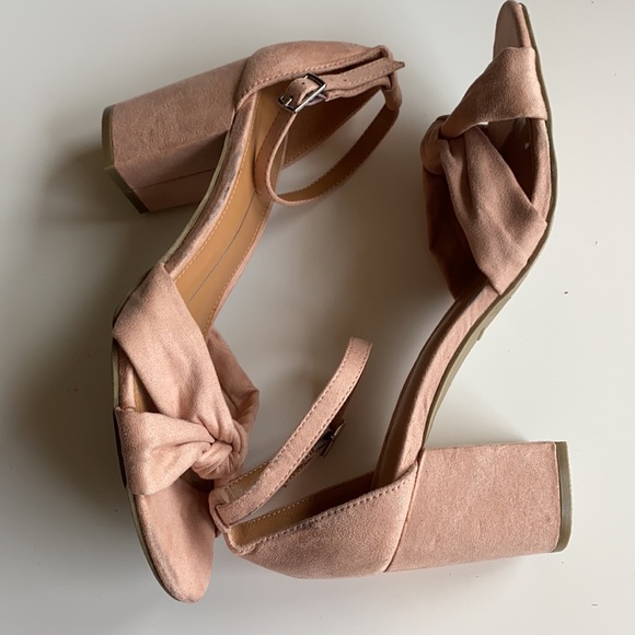 ⭐️3/$15 Report pink vegan suede block heel sandals - Picture 4 of 8